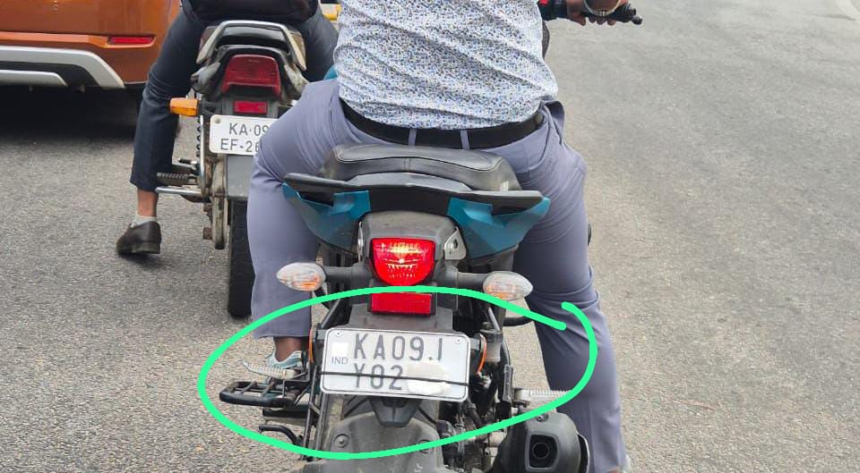 ಪೊಲೀಸರನ್ನ ಯಾಮಾರಿಸಲು ಹೋಗಿ ಸಿಕ್ಕಿಬಿದ್ದ ಬೈಕ್ ಸವಾರ!