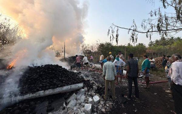 ಶೆಡ್ ನಲ್ಲಿ ಬೆಂಕಿ:55 ಲಕ್ಷ ರೂ ಮೌಲ್ಯದ ಕೊಬ್ಬರಿ ನಾಶ